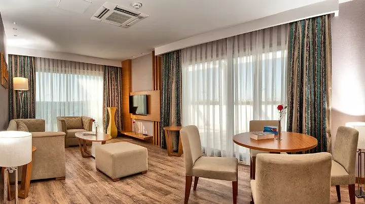 Sunset Terrace - Denize çok yakın, kendine ait şezlonglu terasıyla gün batımı odaları.